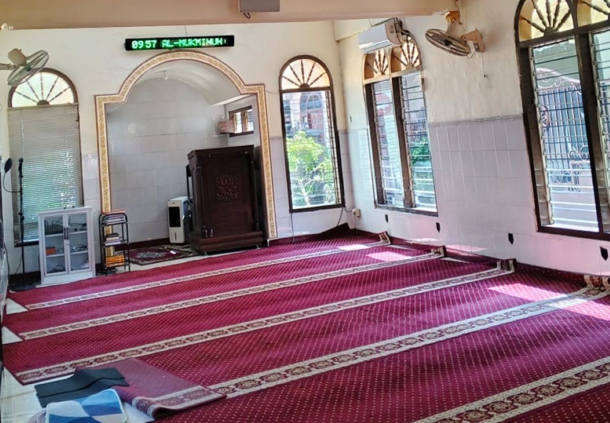 Saf Salat Serong Kiri dan “Tawuran Kepala”, Kisah Dramatis Pelurusan Arah Kiblat Masjid Al-Akbar Surabaya