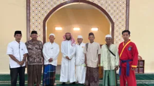 PCM Pendil Kenalkan Masjid Al Khobar MIC kepada Syaikh Kholid Al Abri