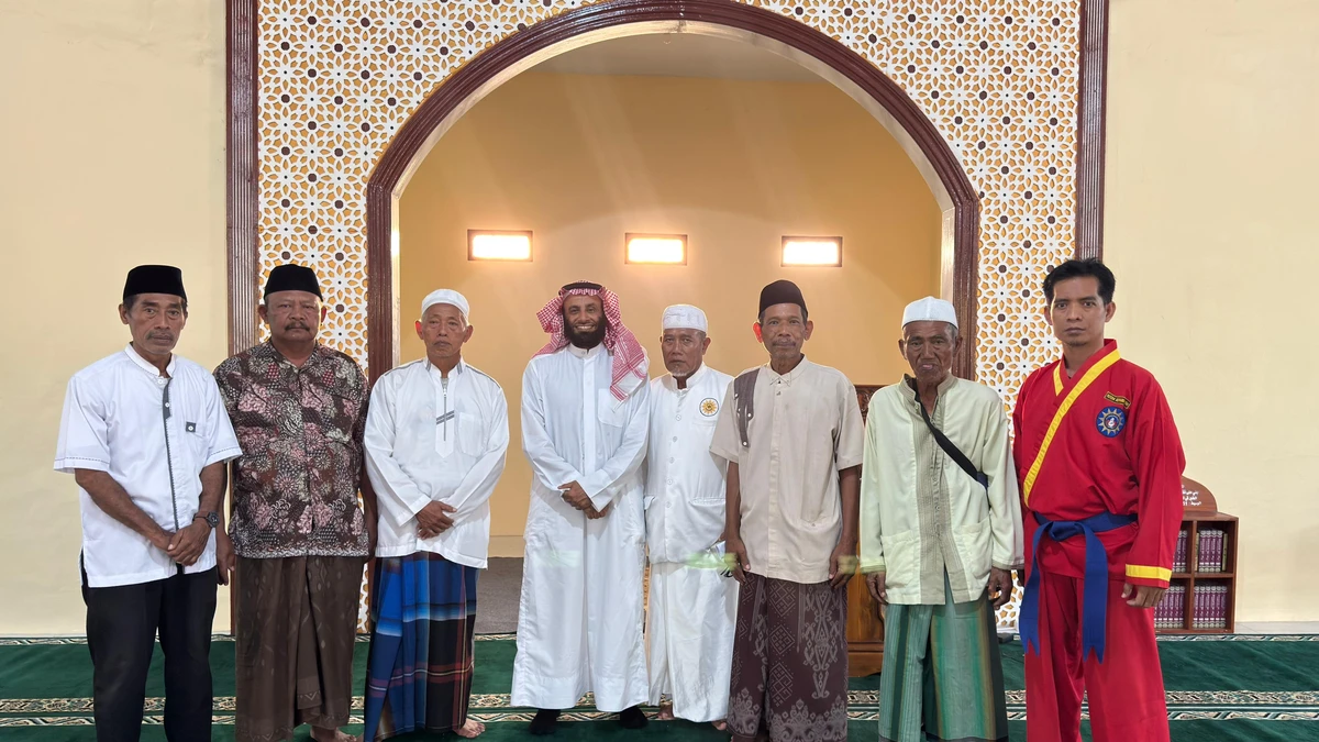 PCM Pendil Kenalkan Masjid Al Khobar MIC kepada Syaikh Kholid Al Abri