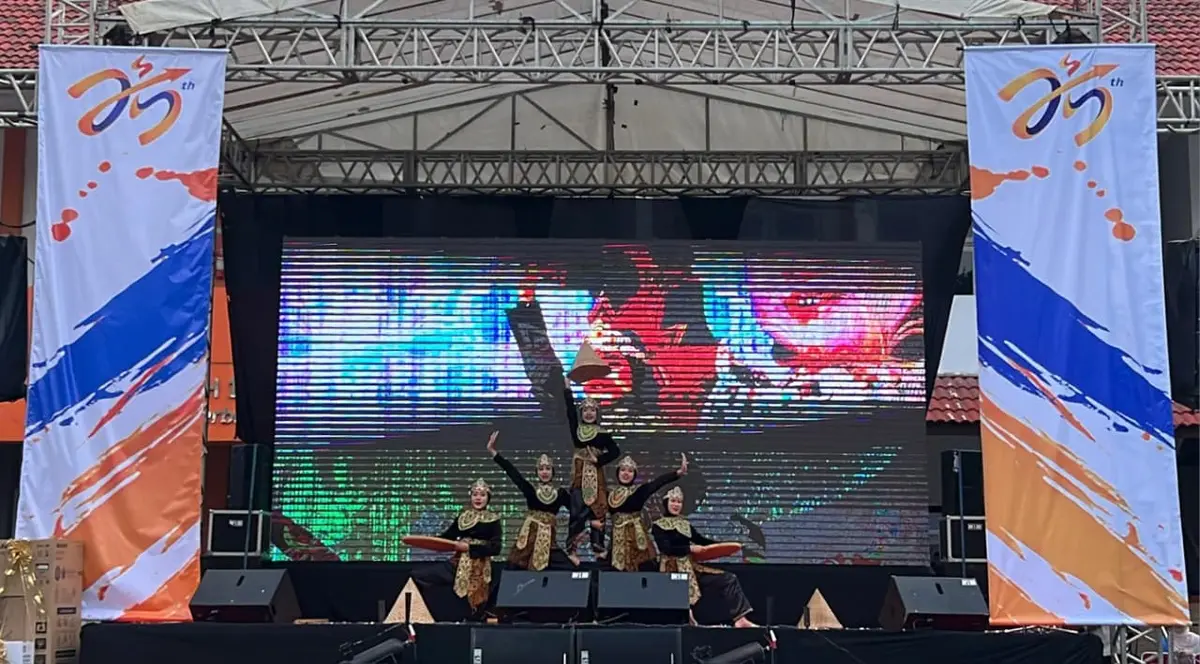 Tari Kreasi Siswi Spemdalas Meriahkan Walkfest Milad Ke-25