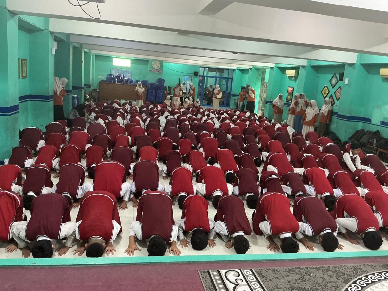 Suasana Haru dan Syukur Warnai Pengumuman Kelulusan SD Mumtaz