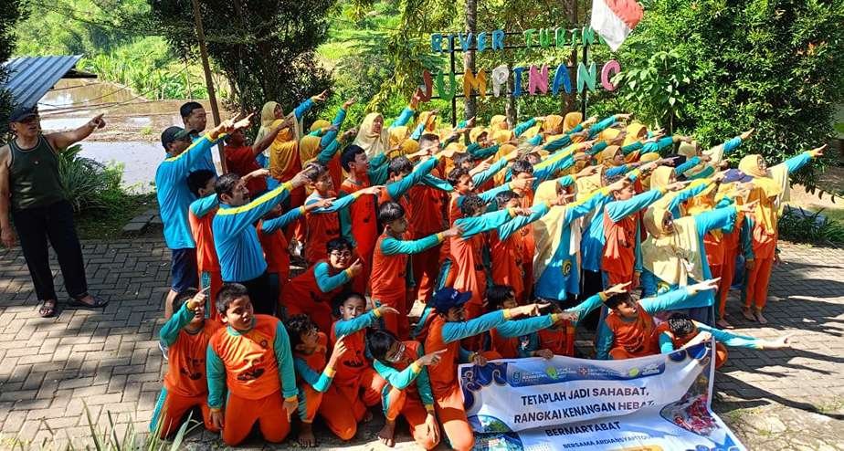 Seru dan Menegangkan! River Tubing Jumpinang Uji Nyali Siswa SD Musix Surabaya