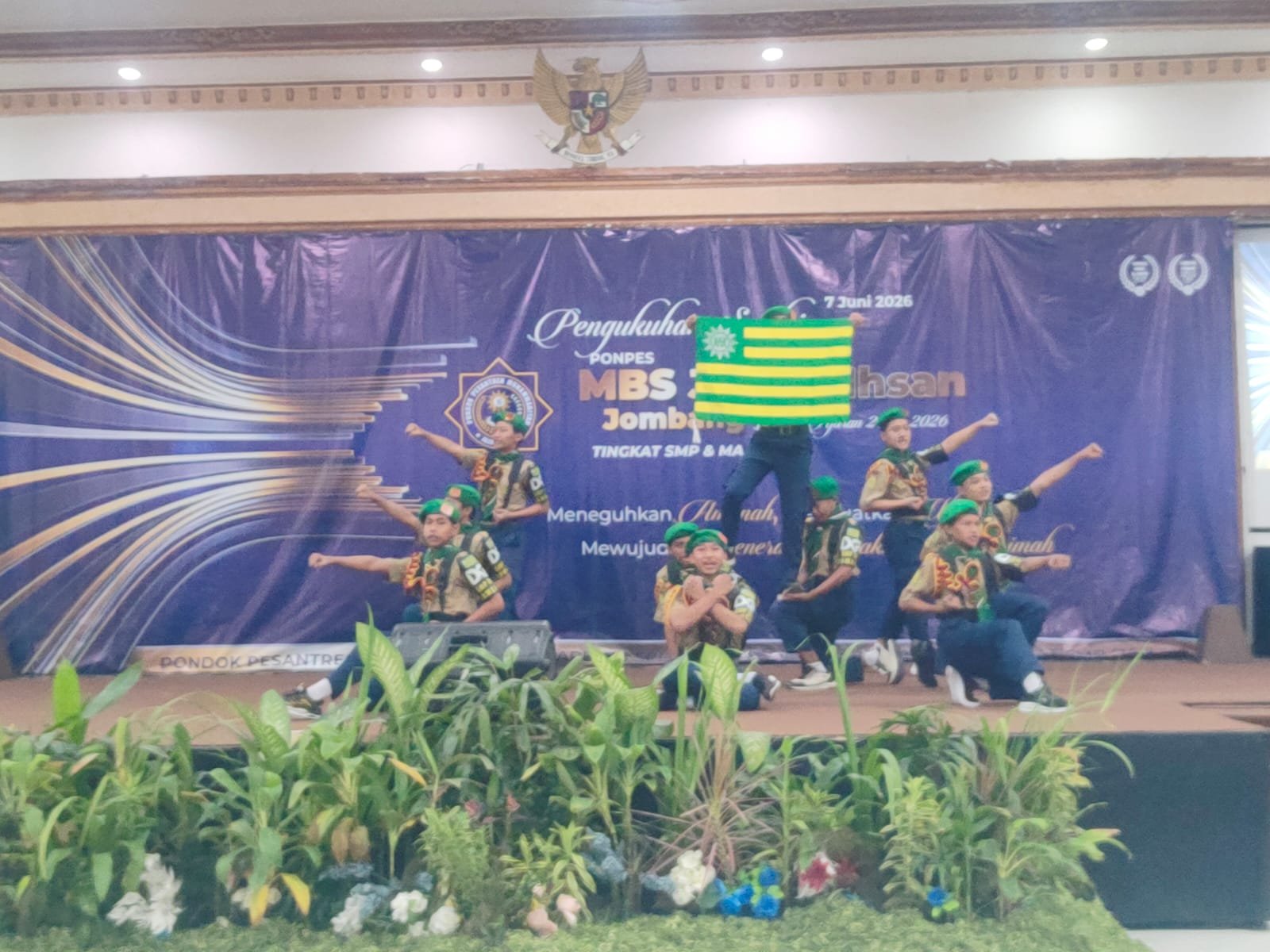 Pengukuhan Santri Angkatan ke-10 SMP dan Angkatan ke-3 SMA MBS Jaza’ul Ihsan Dibuka Meriah dengan Senam Komando