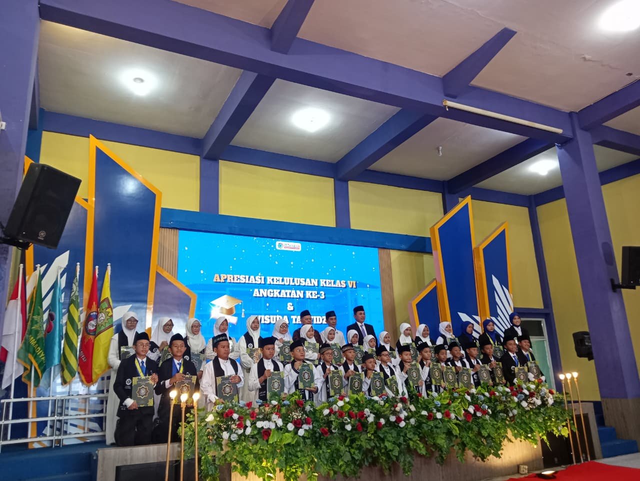 Haru dan Syukur Warnai Apresiasi Kelulusan dan Wisuda Tahfidz SD Muhammadiyah 4 Zamzam