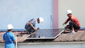 Panel Surya Masuk Sekolah: Lentera Hijau Indonesia dan 1000 Cahaya Muhammadiyah Dorong Generasi Hemat Energi