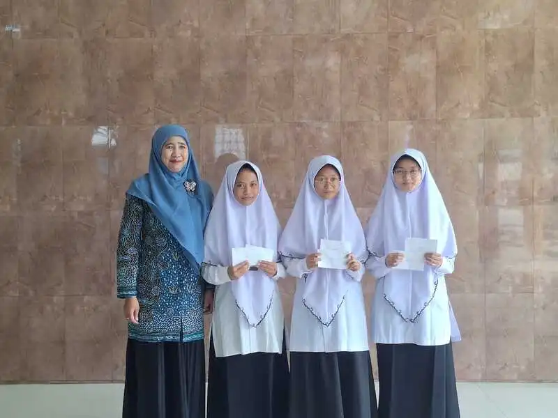 MA Al-Ishlah Sendangagung Bagi Rapor Jelang Liburan, Inilah Peringkat Terbaik Kelas XI