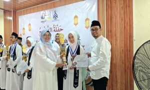 Apresiasi Prestasi Santri, SAFT Boarding School Spemutu Berikan Penghargaan dalam Haflah Takhrij
