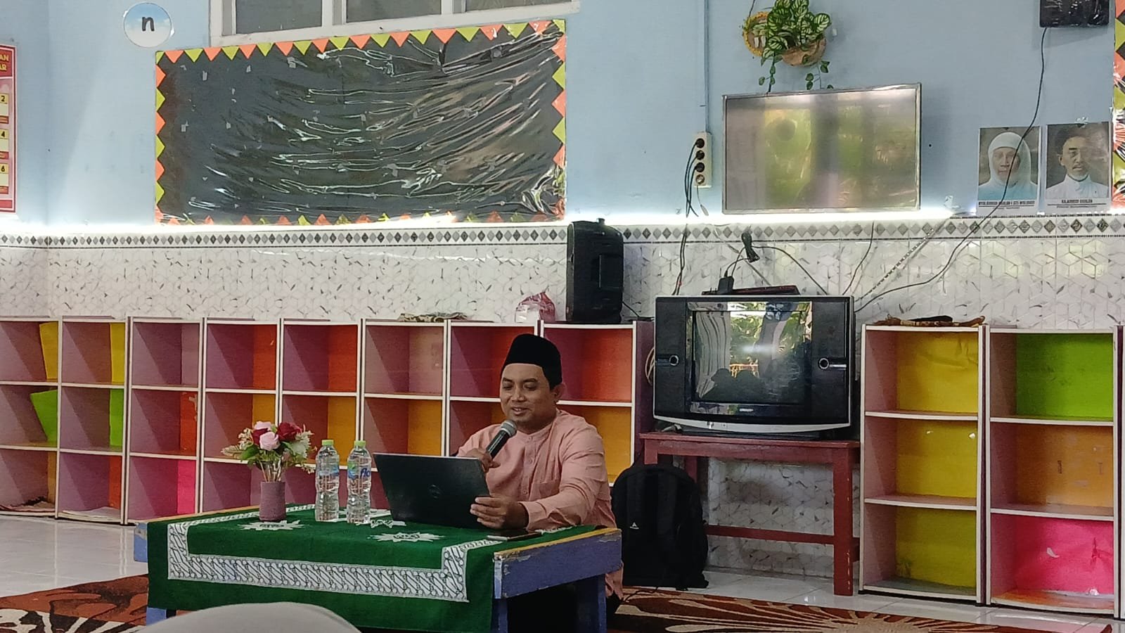PCA Kebomas Bahas Menjadi Orang Tua Bijak di Era Digital dalam Pengajian Jumat Siang
