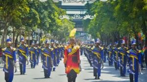 Al-Ishlah De’Corps Raih Enam Piala di Street Parade Surabaya