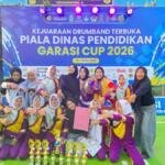 Drumband SMP Muhammadiyah 5 Bungah Borong 7 Trofi di Street Parade Garasi Cup Jawa Timur