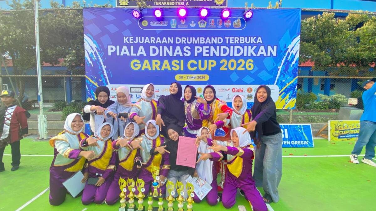 Drumband SMP Muhammadiyah 5 Bungah Borong 7 Trofi di Street Parade Garasi Cup Jawa Timur