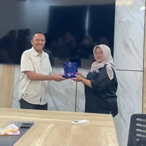 Mahasiswa KKN UMG Susun Profil Sosial Ekonomi Desa Manyar Rejo melalui Program Desa Cantik