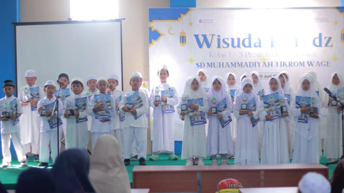 Kelas Tahfiz SD Ikrom Gelar Wisuda Tahfiz dan Penerimaan Rapor