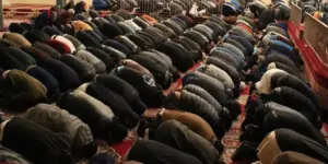 Pencuri Salat Menurut Hadis: Ketika Rukuk dan Sujud Dilakukan Terburu-buru