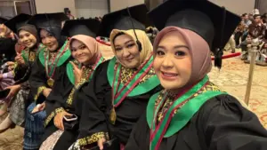 11 Mahasiswa Magister PBSI Umsura Diwisuda, Tiga Lulusan Raih IPK Sempurna 4,00