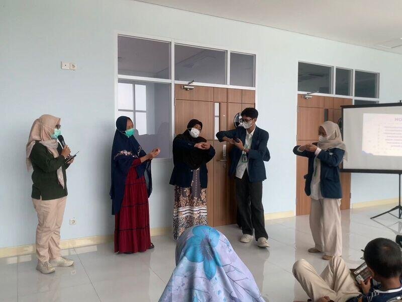 Mahasiswa PBL Kesehatan Masyarakat UMG Gelar Edukasi PHBS di Klinik Paru RSUD Ibnu Sina 