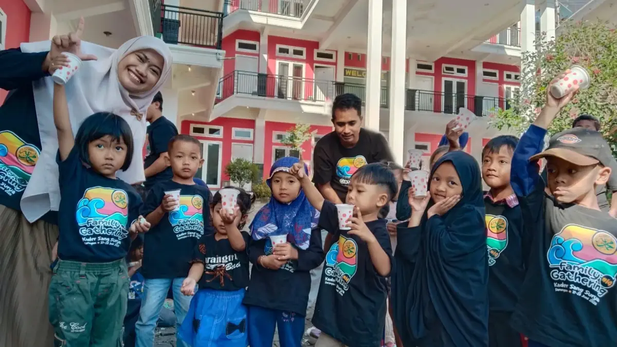 Lomba Kupas Telur Puyuh Balita Meriahkan Family Gathering Kader Sang Surya
