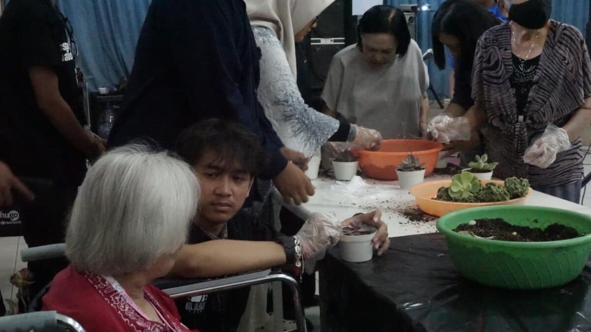 Mahasiswa UMM Ajak Masyarakat Peduli Lansia Melalui Cinema of Care