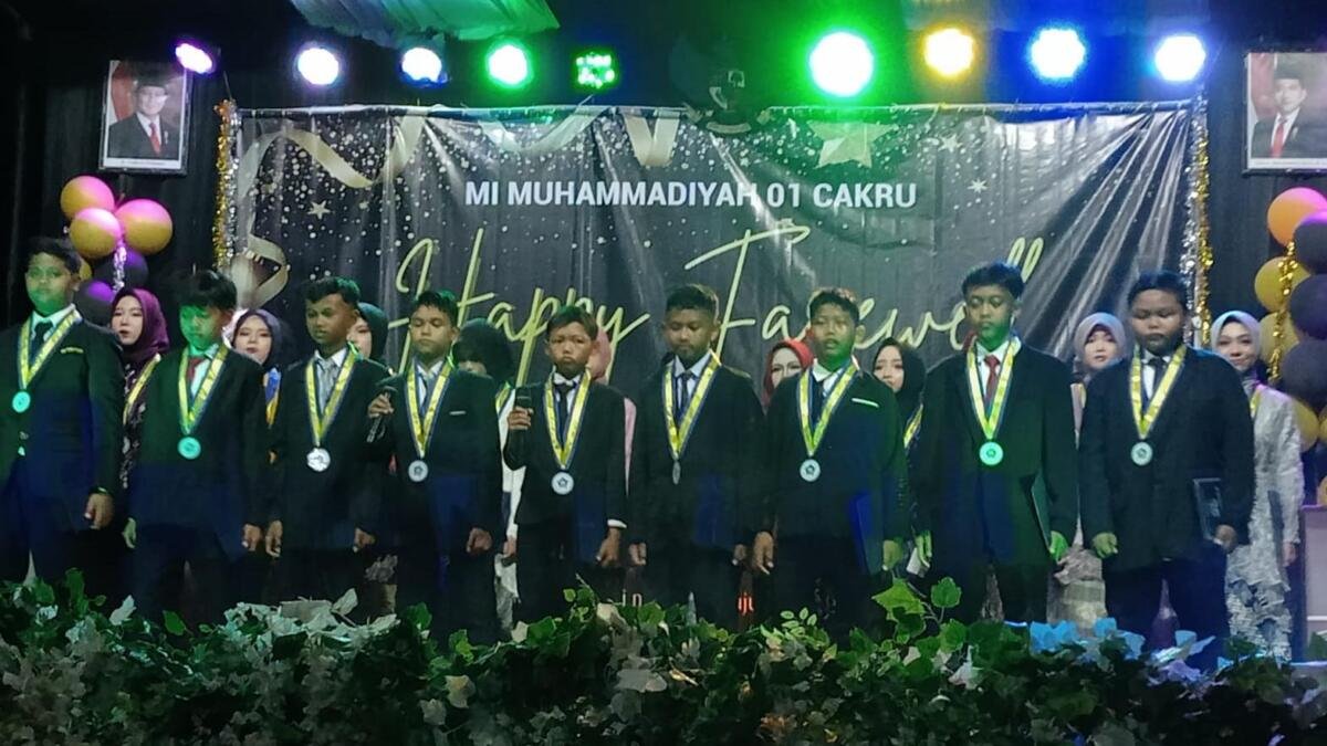 MI Muhammadiyah 01 Cakru Lepas Angkatan 2026 melalui Gala Night Budaya