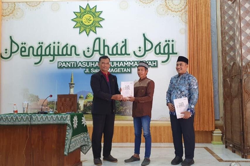 PDM Magetan Apresiasi Loyalitas Kader, Maryadi Terima Buku Sejarah Muhammadiyah