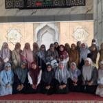 Purna Tugas Ustadzah Luluk, Smamio GKB Gresik Lepas Sosok Guru Penuh Keteladanan