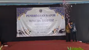 SD Muhammadiyah Plus Kota Mojokerto Gelar Wisuda Tahfidz dan Resmikan Sekolah Digital
