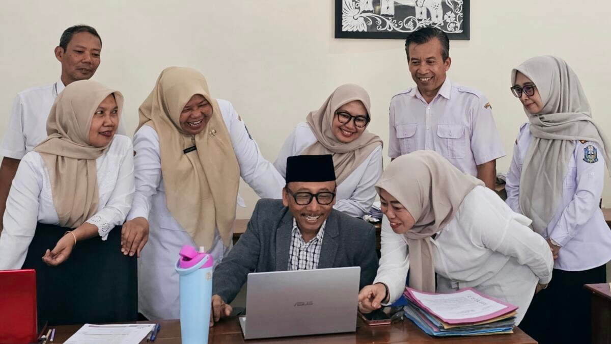 Sidak SPMB di Trenggalek, Suli Da’im Pastikan Pengambilan PIN Berjalan Lancar