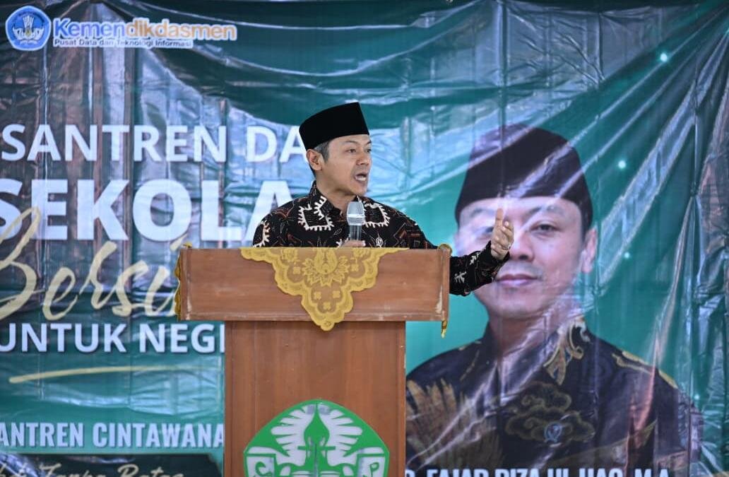 Silaturahmi ke Pesantren Cintawana, Wamendikdasmen Fajar Kenang Pesan dan Jejak Keilmuan Haedar Nashir