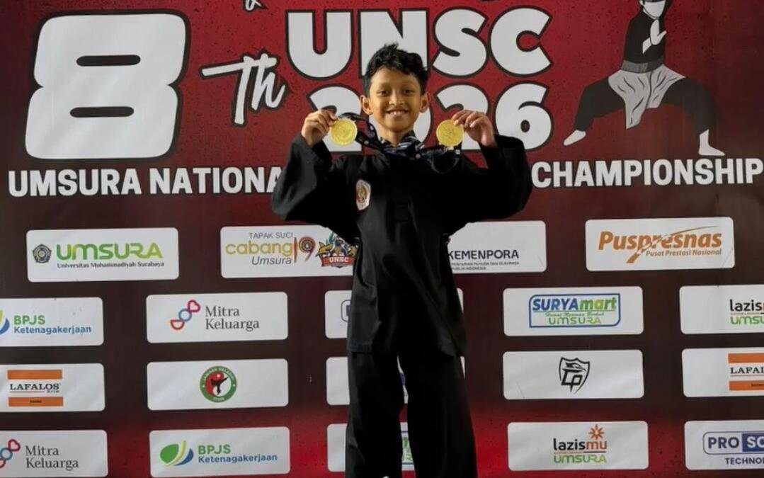 Siswa Kelas III SD Muhammadiyah 18 Surabaya Raih Dua Gelar Juara Nasional Pencak Silat