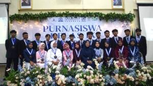 Suasana Khidmat dan Meriah Mewarnai Purnasiswa Kelas IX SMP Muhammadiyah 11 Surabaya