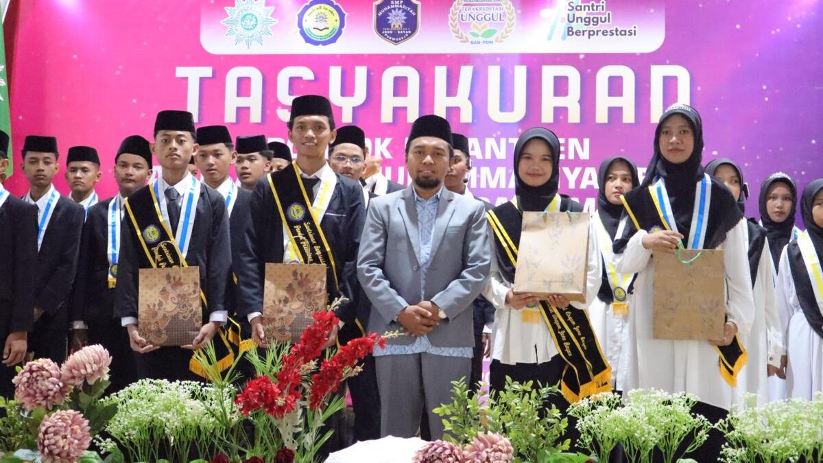 Tangis Bahagia Warnai Tasyakuran Santri Darul Arqom, Banyak Raih Prestasi Nasional hingga Internasional
