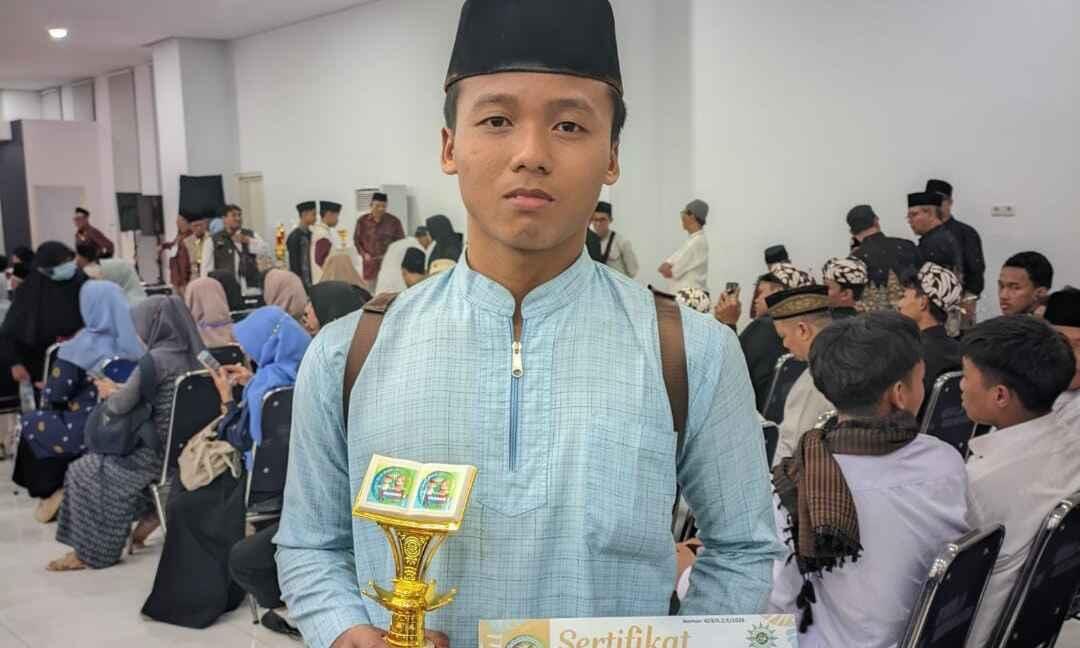 Ajib Sabet Special Award 5 Musabaqah Hifdzil Qur’an Remaja Fashmu III Tingkat Jawa Timur
