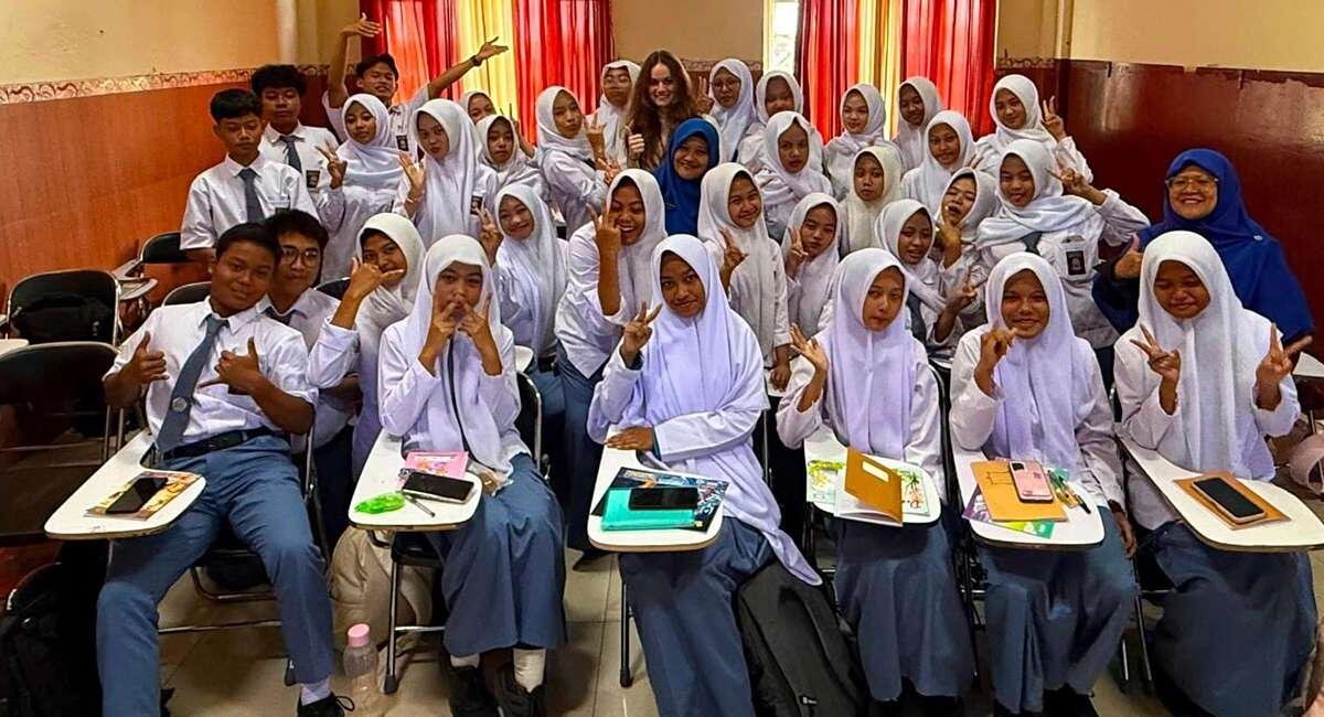 Asah Keterampilan Berbicara, Volunter AMINEF Ajak Siswa SMK Muhammadiyah 7 Praktik Speaking