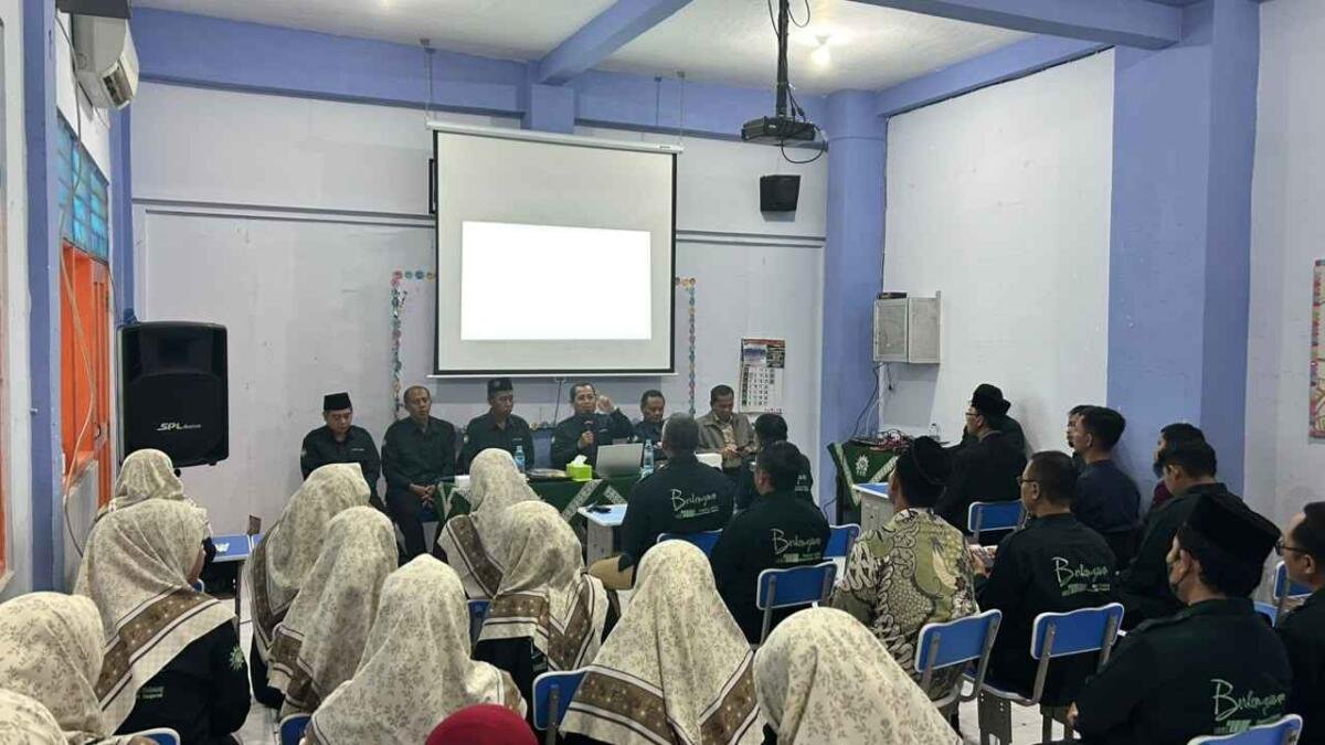 Menyimak Pembinaan Guru dan Karyawan AUM PCM Kenjeran