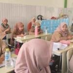 Budaya Membaca Alquran Sebelum Rapat di SD Almadany: Satukan Hati bersama Ayat Suci