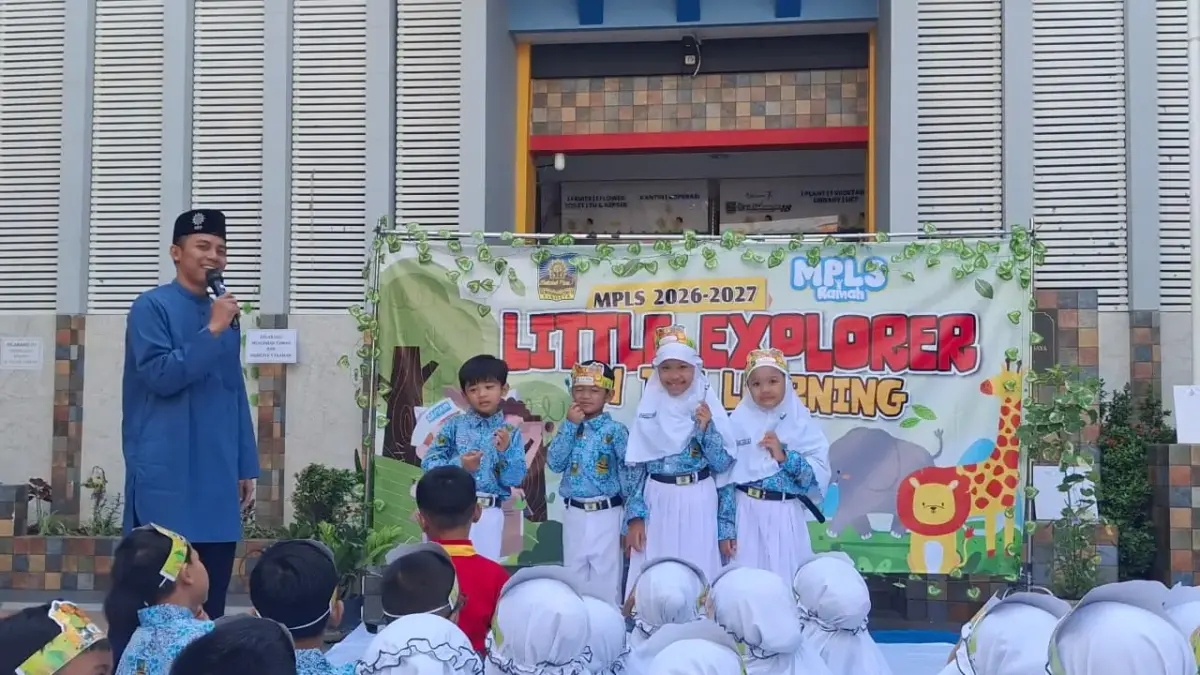 Cap Jempol Warnai Penutupan MPLS SD Muhammadiyah 18 Surabaya