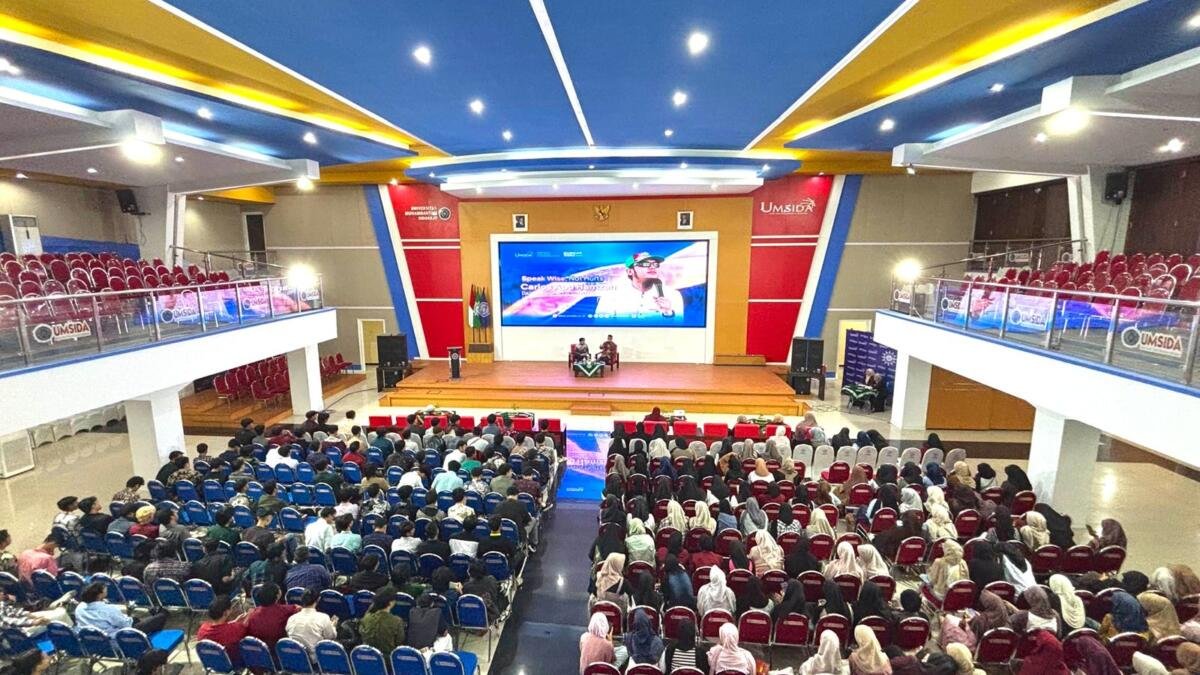 Carlos Abu Hamzah Bekali Mahasiswa Umsida Etika Bermedia Sosial
