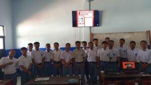 Dari Ensiklopedia Sastra Daring, Siswa Mamsaka Menyelami Jejak Para Sastrawan Indonesia
