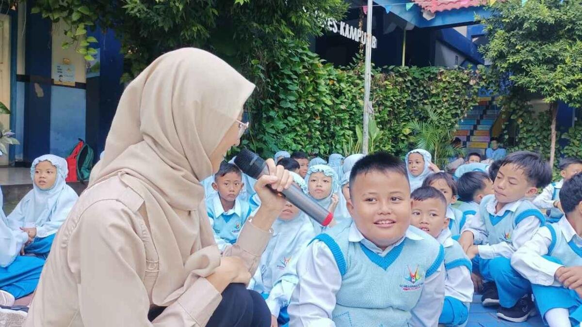 Diskominfo Gresik Edukasi Murid SD Mugres Kampus B tentang Bijak Bermain HP