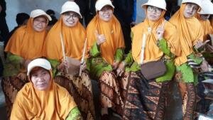 Doa Pendek Penuh Makna Jadi Penyemangat Emak-Emak Drumband Aisyiyah Jelang Milad dan HUT RI