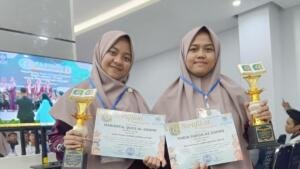Dua Santriwati PPTQ Ahmad Dahlan Ponorogo Raih Penghargaan Qira’atul Kutub pada FASHMU III Jatim 2026