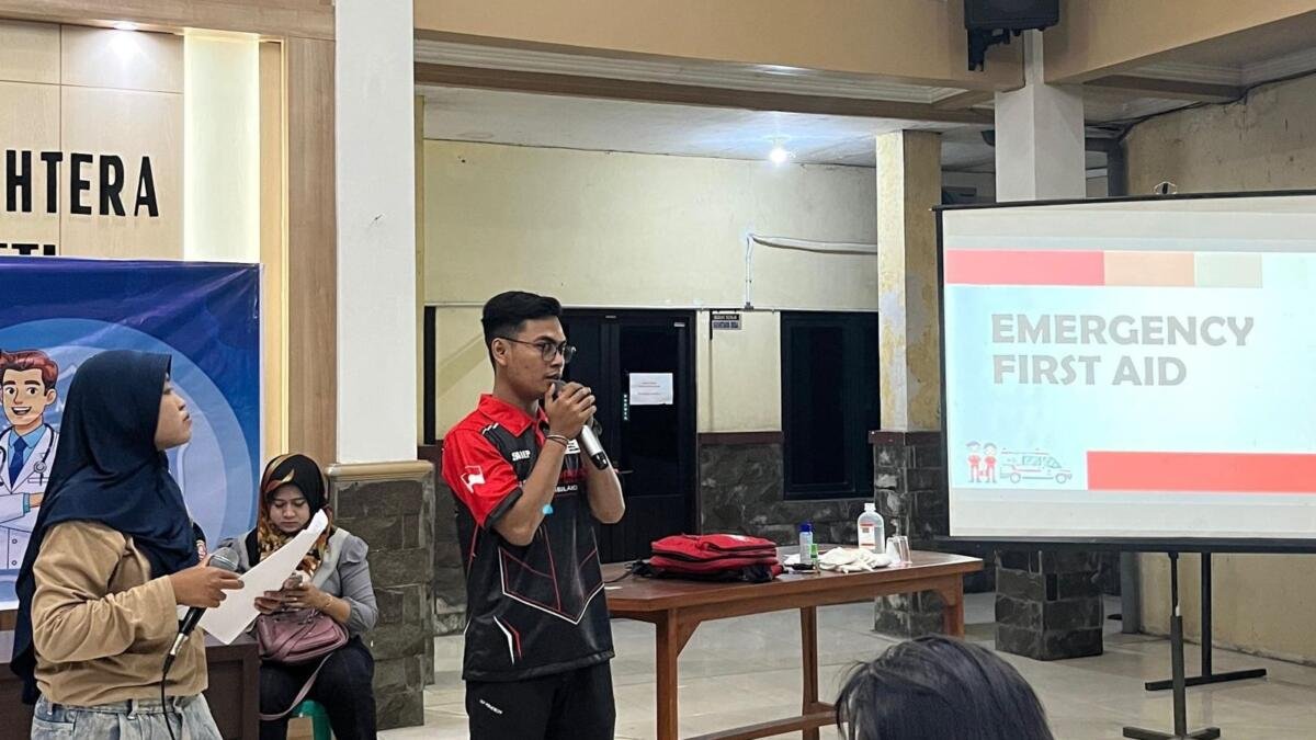 Gandeng PMI, KKN T Umsida Bekali Remaja Seketi Keterampilan Pertolongan Pertama