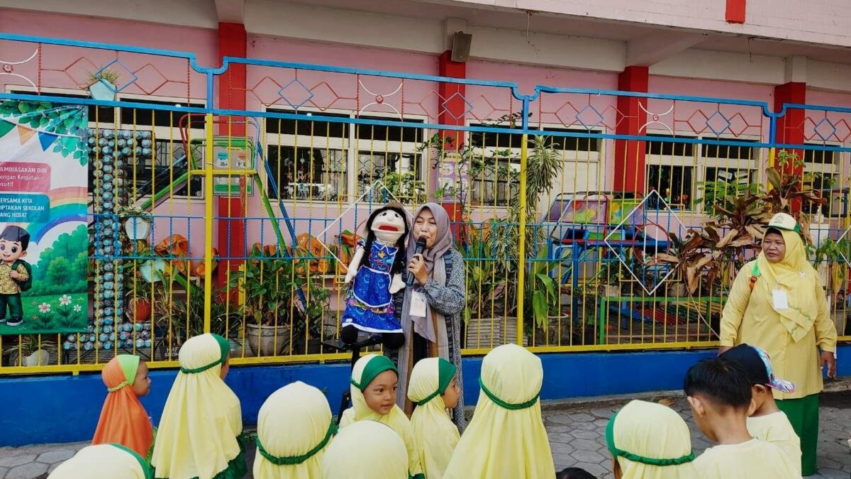 Guru Berkostum 7 KAIH Warnai MPLS TK Aisyiyah 5 Bungah