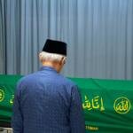 Haedar Nashir Pimpin Salat Jenazah Prof. Siti Chamamah Soeratno di RS PKU Muhammadiyah Gamping