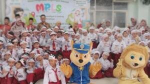 Hari Pertama MPLS SD Musix Berlangsung Meriah, Bunda PAUD Turut Pantau