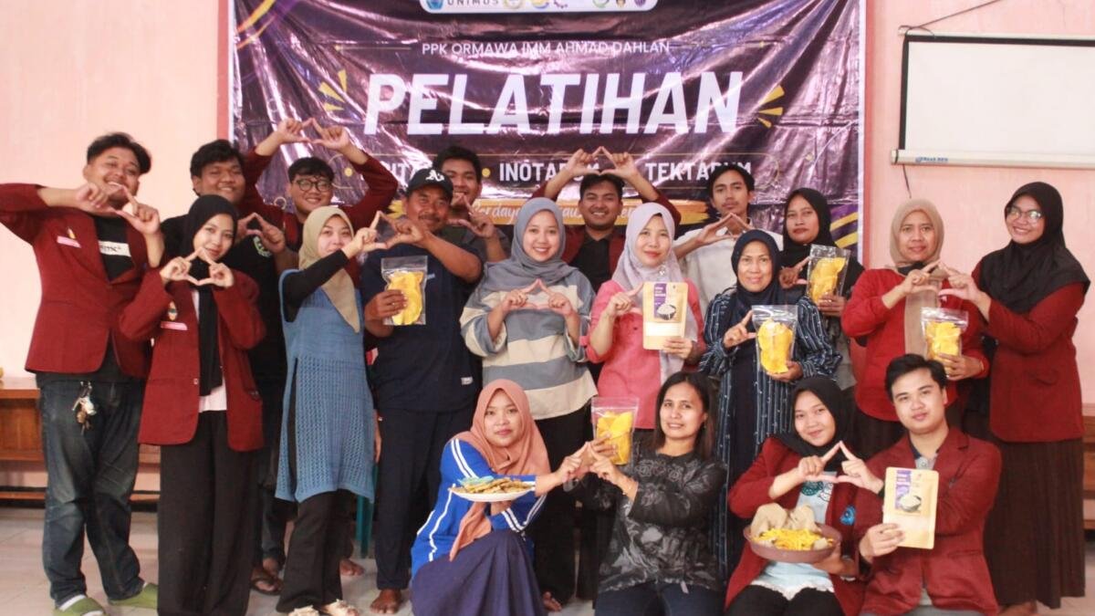IMM Ahmad Dahlan Unimus Dorong Inovasi Produk Lokal melalui Program INOTARUM di Desa Taruman