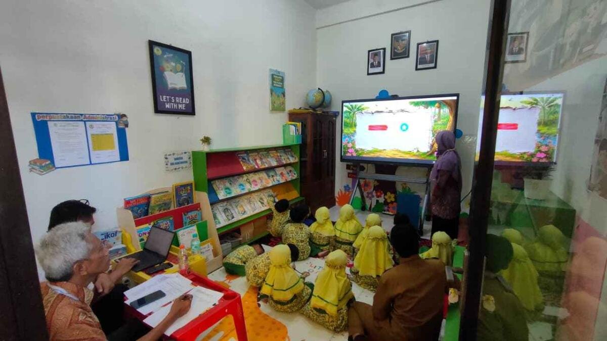 Jadi Sekolah Model Nasional, TK ABA 36 PPI Gresik Diuji Coba Bahan Ajar Digital Interaktif