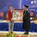 Kepala BPOM Ingatkan Wisudawan UMM: Jangan Sampai AI Mengendalikan Manusia
