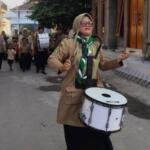 Kepala Madrasah Pimpin Kirab HW MI Munamlas Karangasem sebagai anggota Drum Band