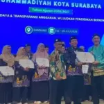 Kepala SMP Muhammadiyah 7 Surabaya Raih Penghargaan Nasional Best Practices